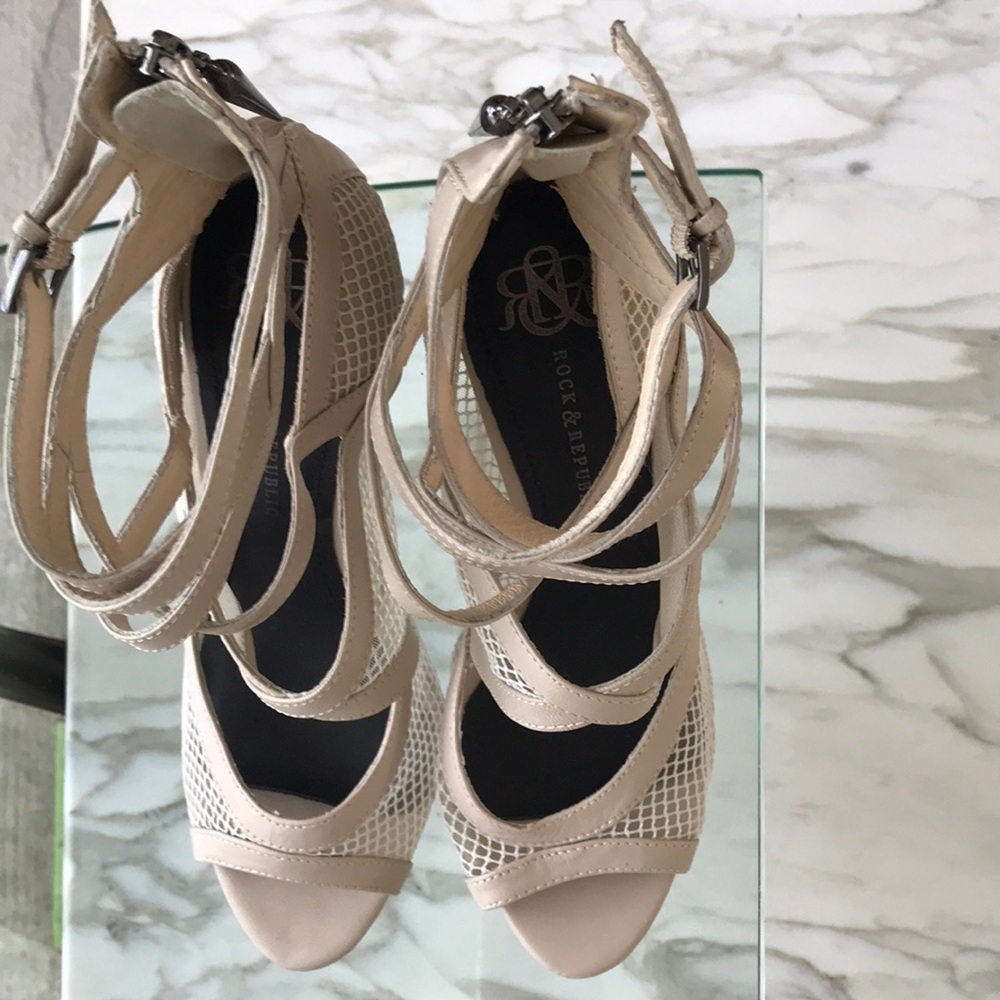 Shoes - Picture 4 of 5